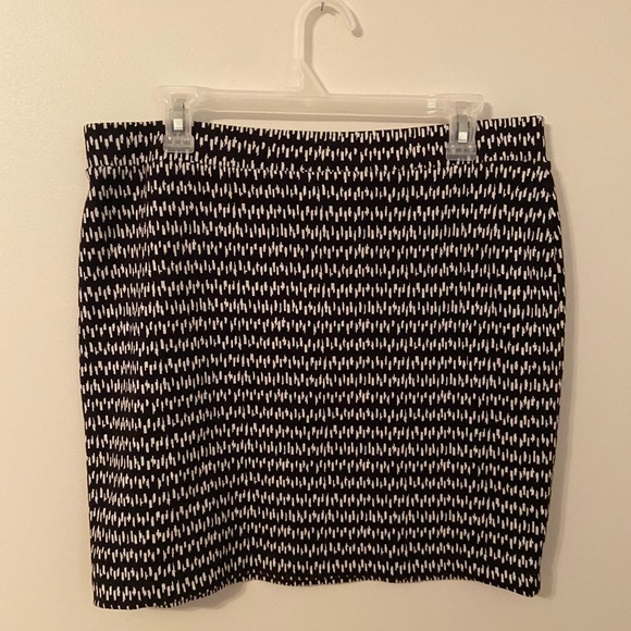 LOFT Women’s Textured Skirt - Picture 4 of 4